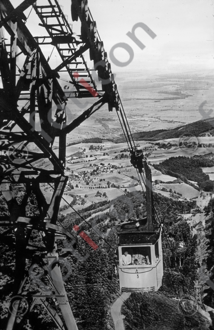 Seilbahn zum Schauinsland | Schauinsland cable car  (foticon-simon-127-033-sw.jpg)